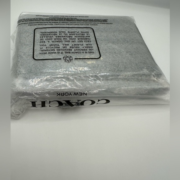 Coach Sage Green Corner Zip Pebbled Leather Wristlet NWT - Picture 2 of 8